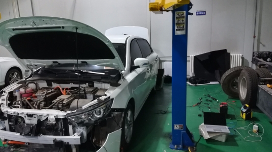 微思智能携手承泰科技推出5R1V实验车